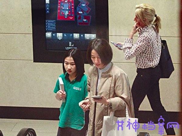 张家辉婚纱照被弃 吃瓜群众猜他和关咏荷出问题了-且听风吟[福粒]