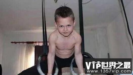 世界上最强壮的男孩JulianoSteller在三岁时就有肌肉