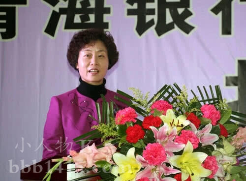 “生活放纵”的女行长被双开，执掌千亿银行多年，将其当提款机