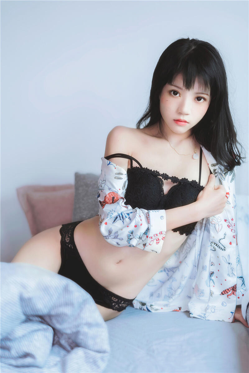 SIRO-2833 板野友美(本山优希)趁男友熟睡就找小王