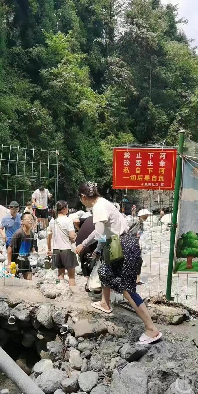 上百人沿河搜寻四川山洪受困者是怎么回事，关于云南山洪灾害救援的新消息。