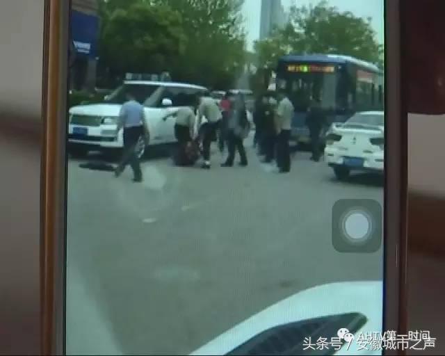 男子持刀将城管划伤 合肥警方通报是怎么回事，关于合肥城管被打的新消息。