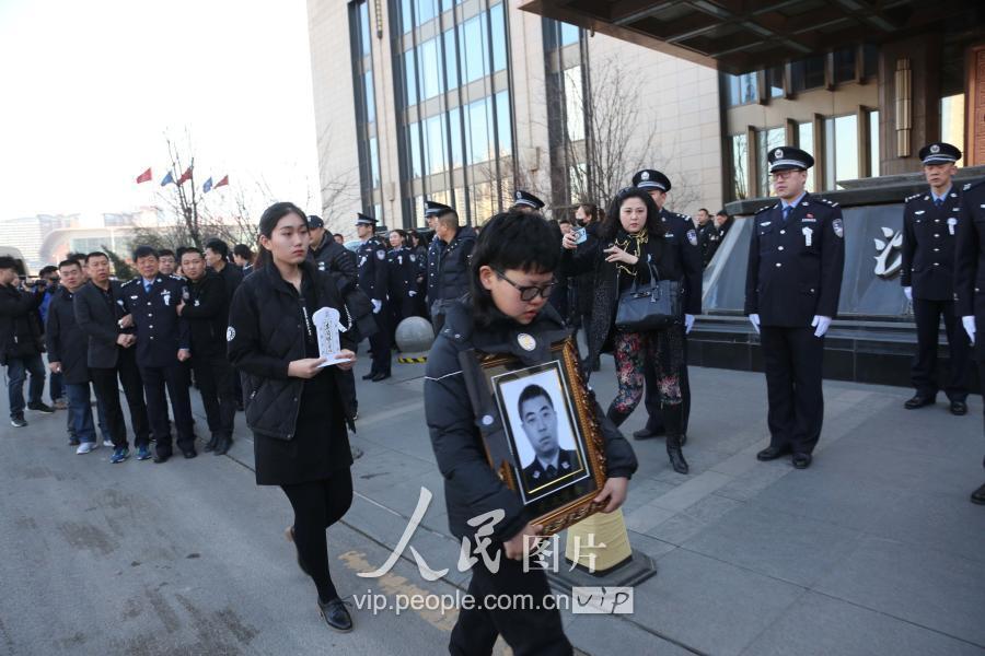 沈阳51岁民警因公牺牲是怎么回事，关于沈阳51岁民警因公牺牲了的新消息。