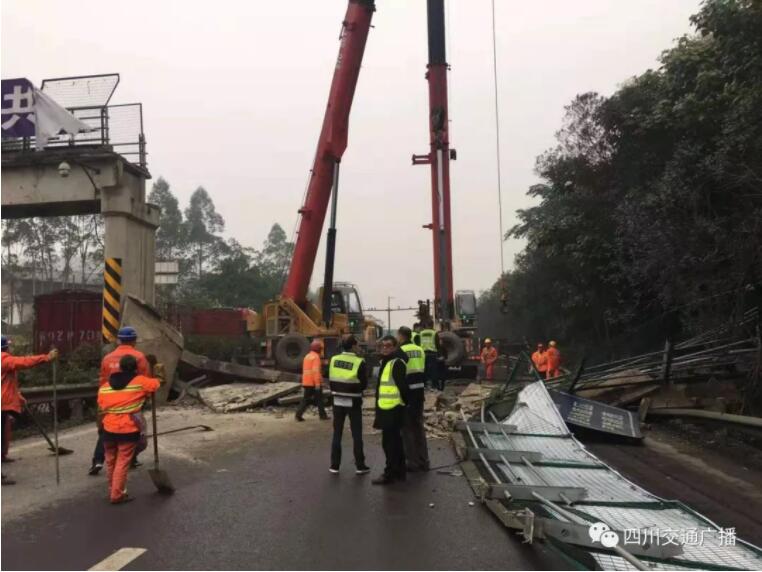 四川德阳一在建天桥突然垮塌是怎么回事，关于德阳楼房垮塌的新消息。