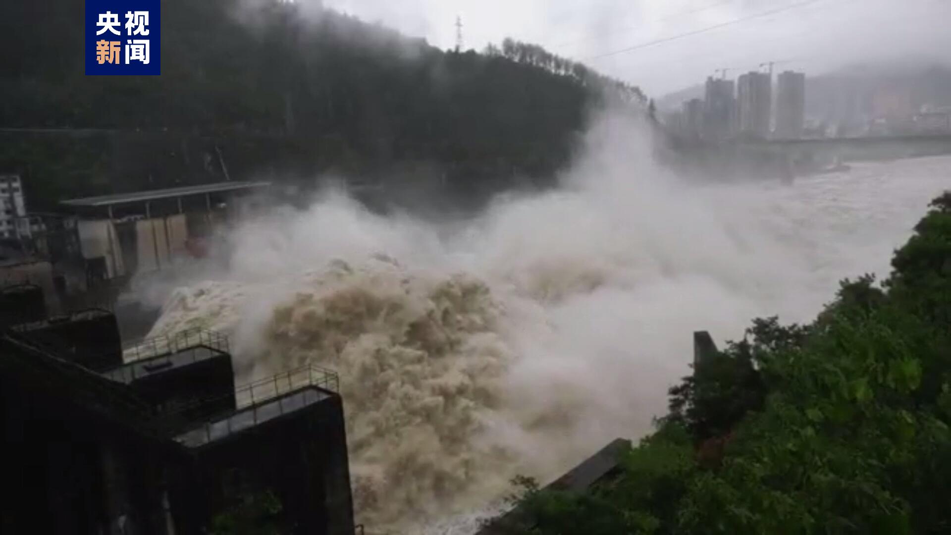 现场：陕西安康暴雨 洪水漫入街道,陕西省安康市暴雨