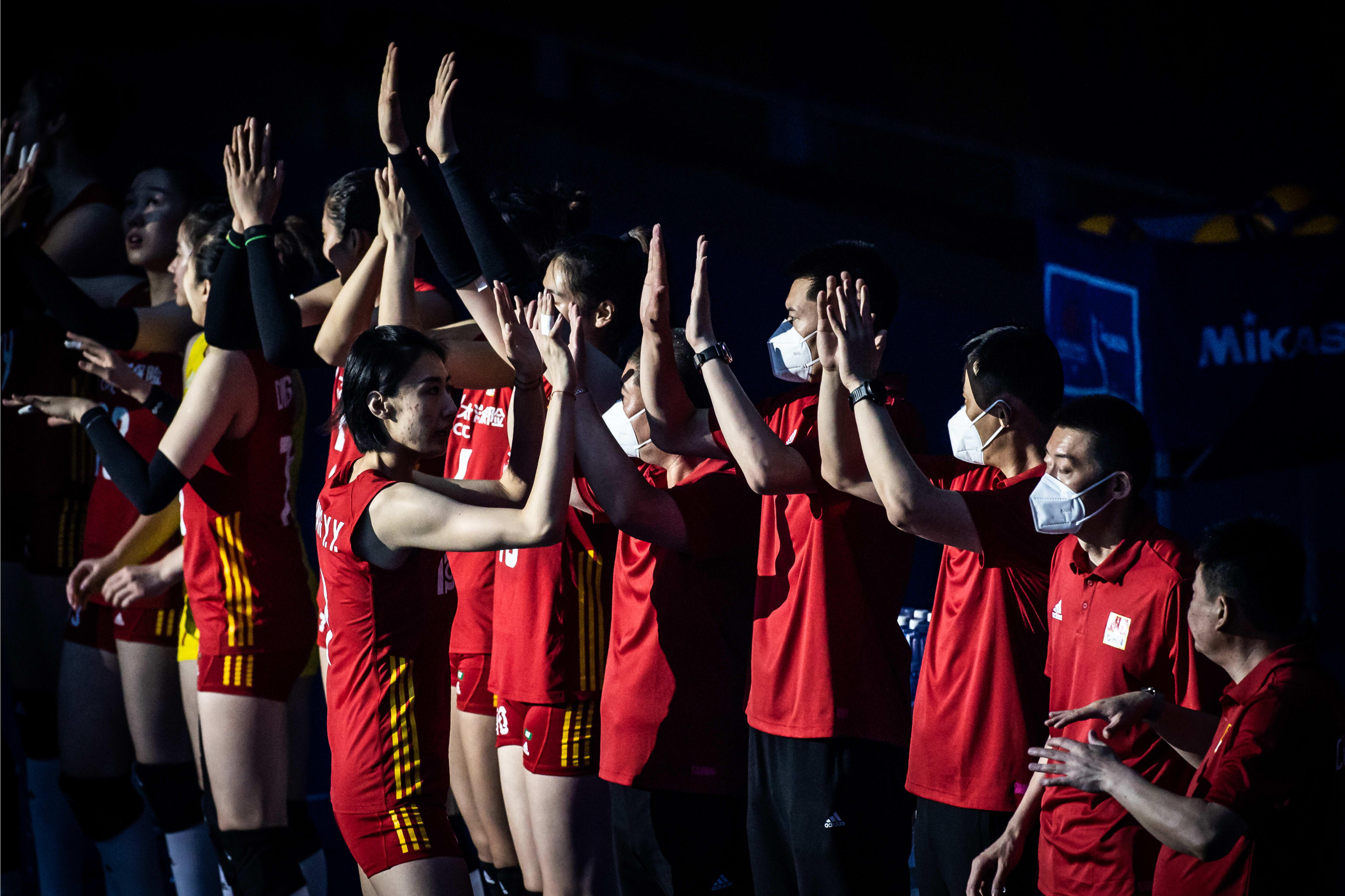 中国女排8胜4负晋级总决赛是怎么回事，关于中国女排8连胜的新消息。