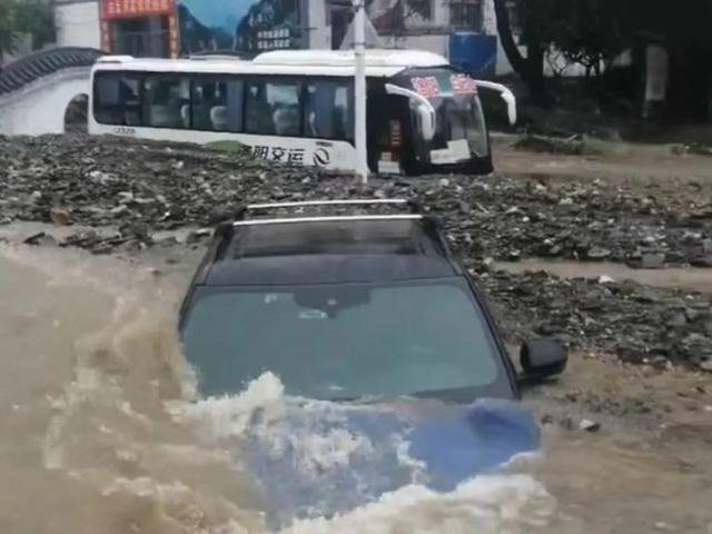 河南南召强降雨已致1死1伤2失踪 河南济源2名村干部被洪水冲走失踪