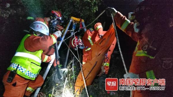 11人溶洞避暑9人失联 获救后跪谢是怎么回事，关于溶洞探险失联男子获救的新消息。