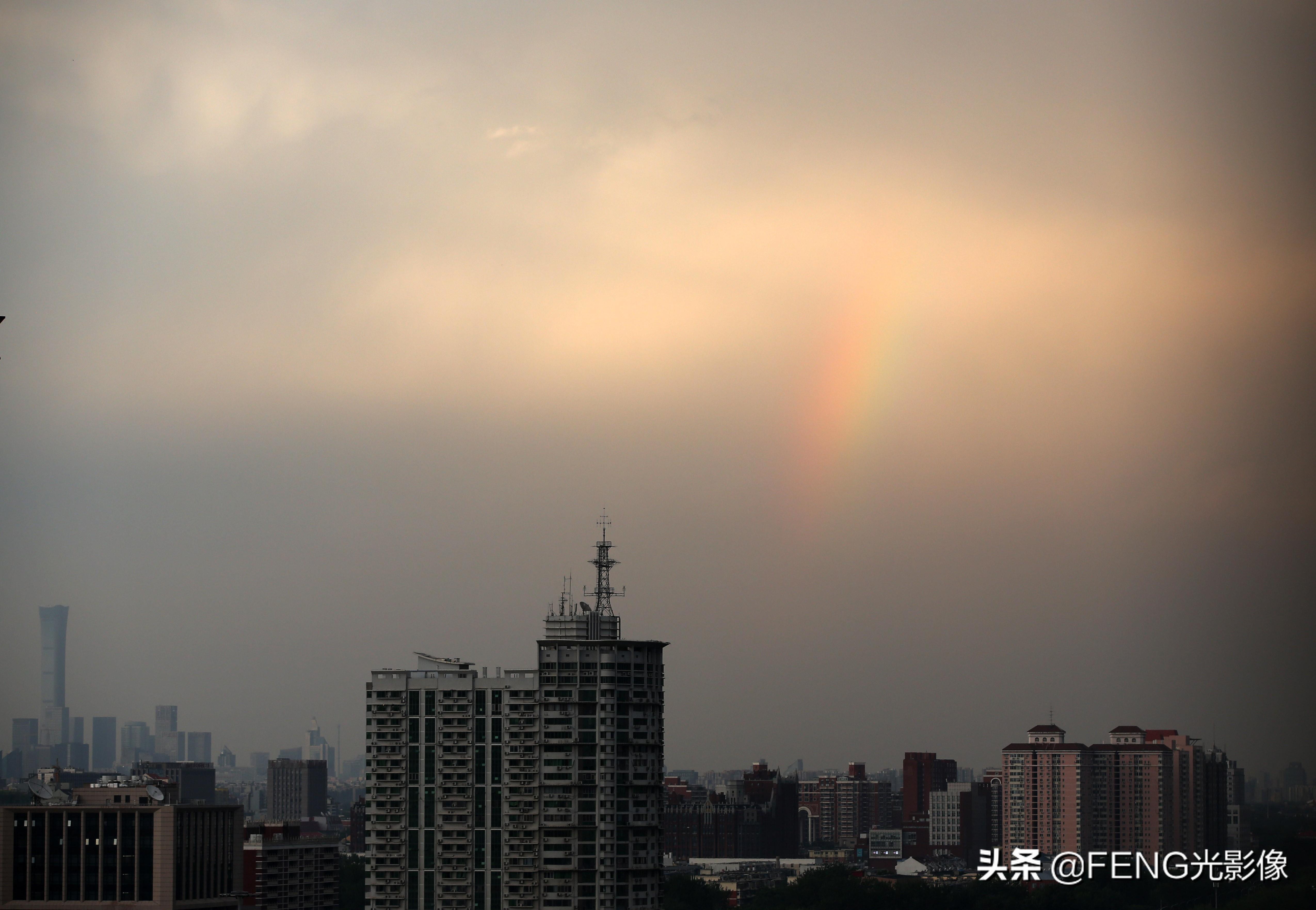 北京雷雨后现双彩虹是怎么回事，关于北京阵雨过后出现双彩虹的新消息。