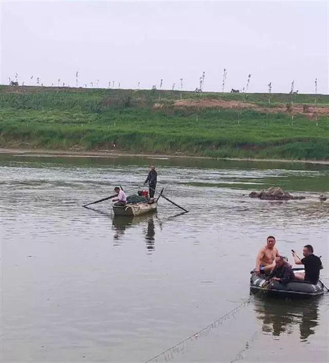 湖北5名中学生江中游泳被冲走是怎么回事，关于湖北五名初中生溺水的新消息。