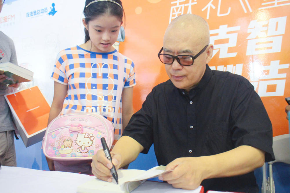 童话作家郑渊洁谈人教版教材争议是怎么回事，关于郑渊洁的童话作品评价的新消息。