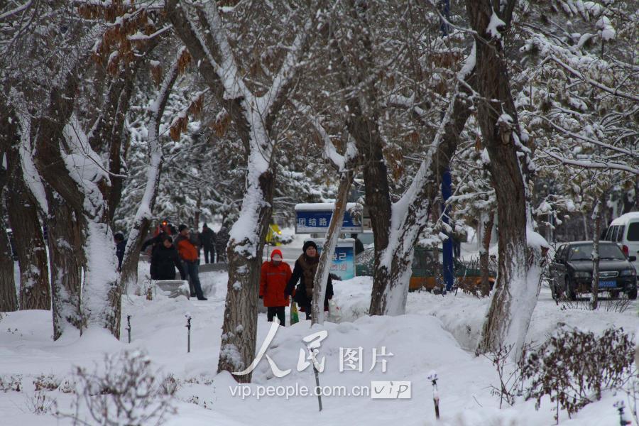 新疆阿勒泰多地下雪是怎么回事，关于新疆阿勒泰下雪了吗的新消息。