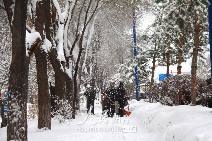 新疆阿勒泰多地下雪是怎么回事，关于新疆阿勒泰下雪了吗的新消息。