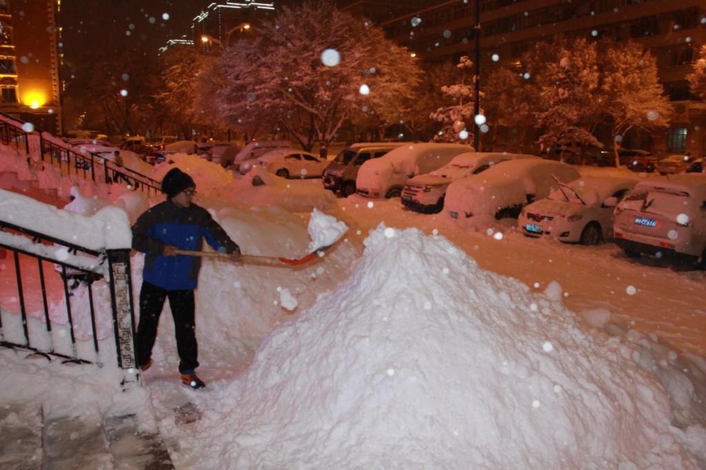 新疆阿勒泰多地下雪是怎么回事，关于新疆阿勒泰下雪了吗的新消息。