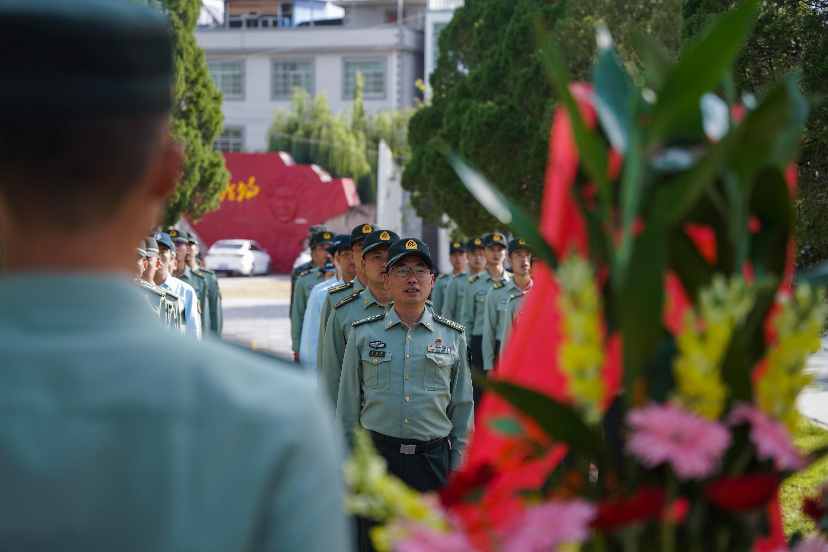 战友悼念毛景荣烈士是怎么回事，关于缅怀革命先烈默哀的新消息。