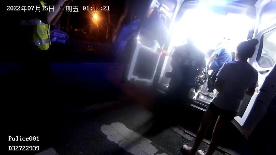 女子点外卖式报警接警员秒懂是怎么回事，关于女子点外卖要求报警的新消息。