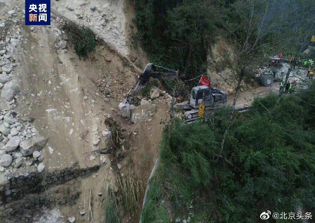 四川海螺沟景区200余人被困 海螺沟景区已临时避险转移安置5万余人 泸定地震已致65人遇难