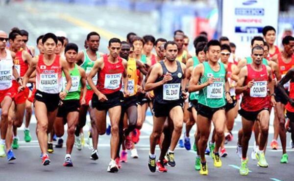 马拉松跑全程是多少_业余跑半马一般跑多久_普通人练多久可以跑马拉松
