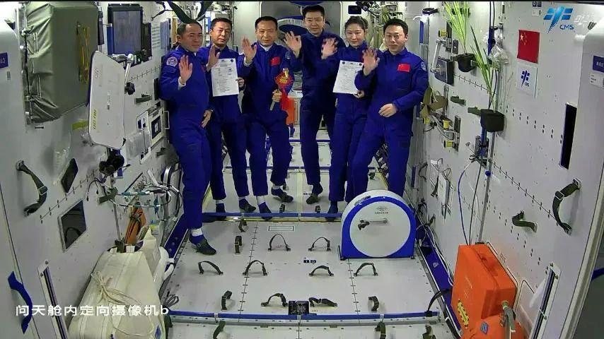 中国航天员乘组完成首次在轨交接,究竟是怎么一回事?