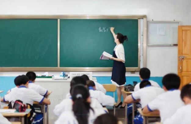 学生交4500住宿费住12人间,学生住校要收住宿费吗