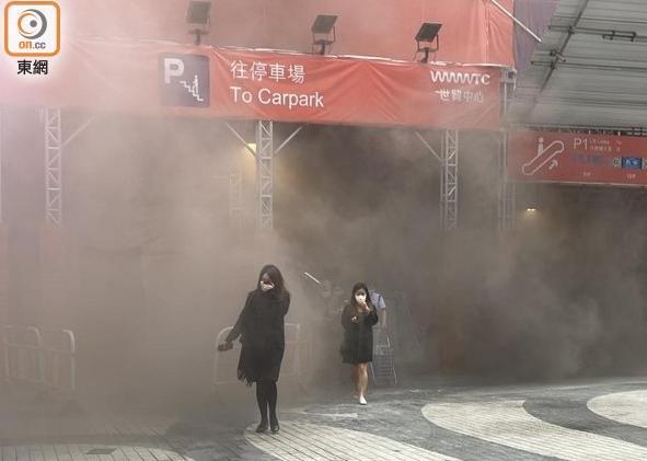 香港铜锣湾世贸中心突发大火 现场最新情况图片曝光