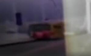 重庆公交车坠江后视镜视频曝光 女司机是唯一生存者不是肇事者