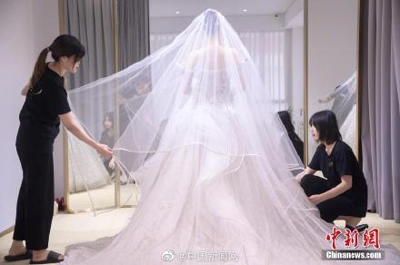 中国人2020年平均初婚年龄28.67岁是怎么回事，关于全国初婚平均年龄2020的新消息。