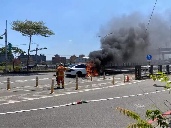 施救者还原林志颖车祸现场是怎么回事，关于施救者还原林志颖车祸现场照片的新消息。