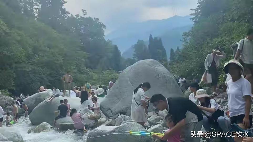 彭州山洪被困父子父亲已获救是怎么回事，关于目睹儿女被山洪冲走的新消息。