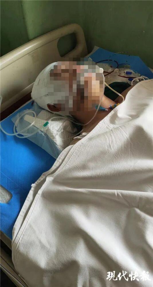 15岁男生遭老师殴打后颅内血肿 涉事老师:头是他道歉磕伤的