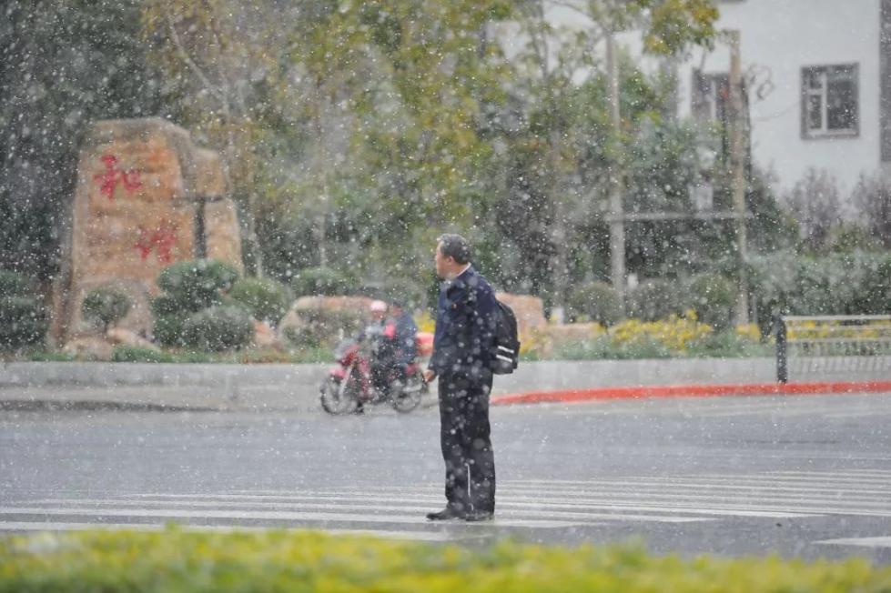 北京多区已飘雪,究竟是怎么一回事?