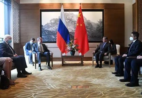 拜登回应是否在G20峰会与普京会面,普京与拜登举行会晤谈中国
