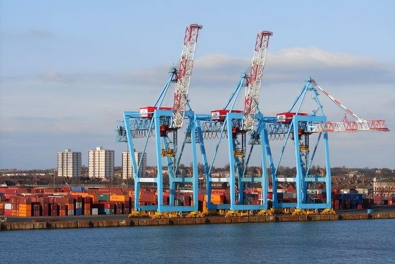 英国最大集装箱港口工人罢工是怎么回事，关于英国最大的集装箱港口的新消息。