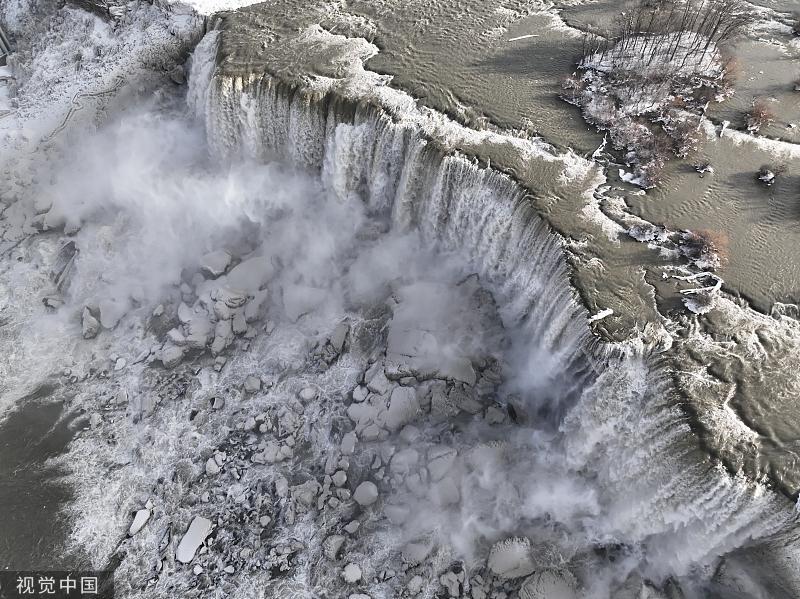 尼亚加拉大瀑布部分冻结蔚为壮观,究竟是怎么一回事?