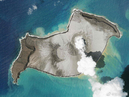 汤加火山爆发前后对比图 汤加卫星图里一座岛屿几乎消失