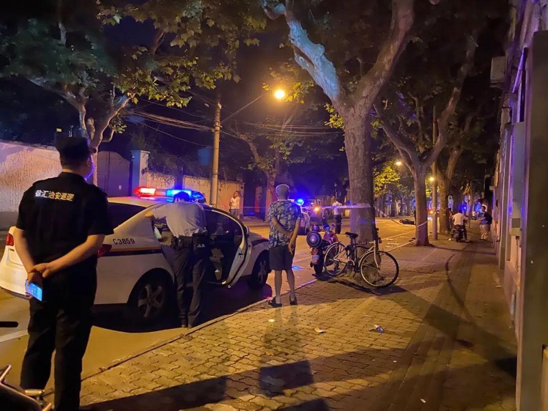上海警方通报持刀伤人案是怎么回事，关于上海今天持刀伤人警方通报的新消息。