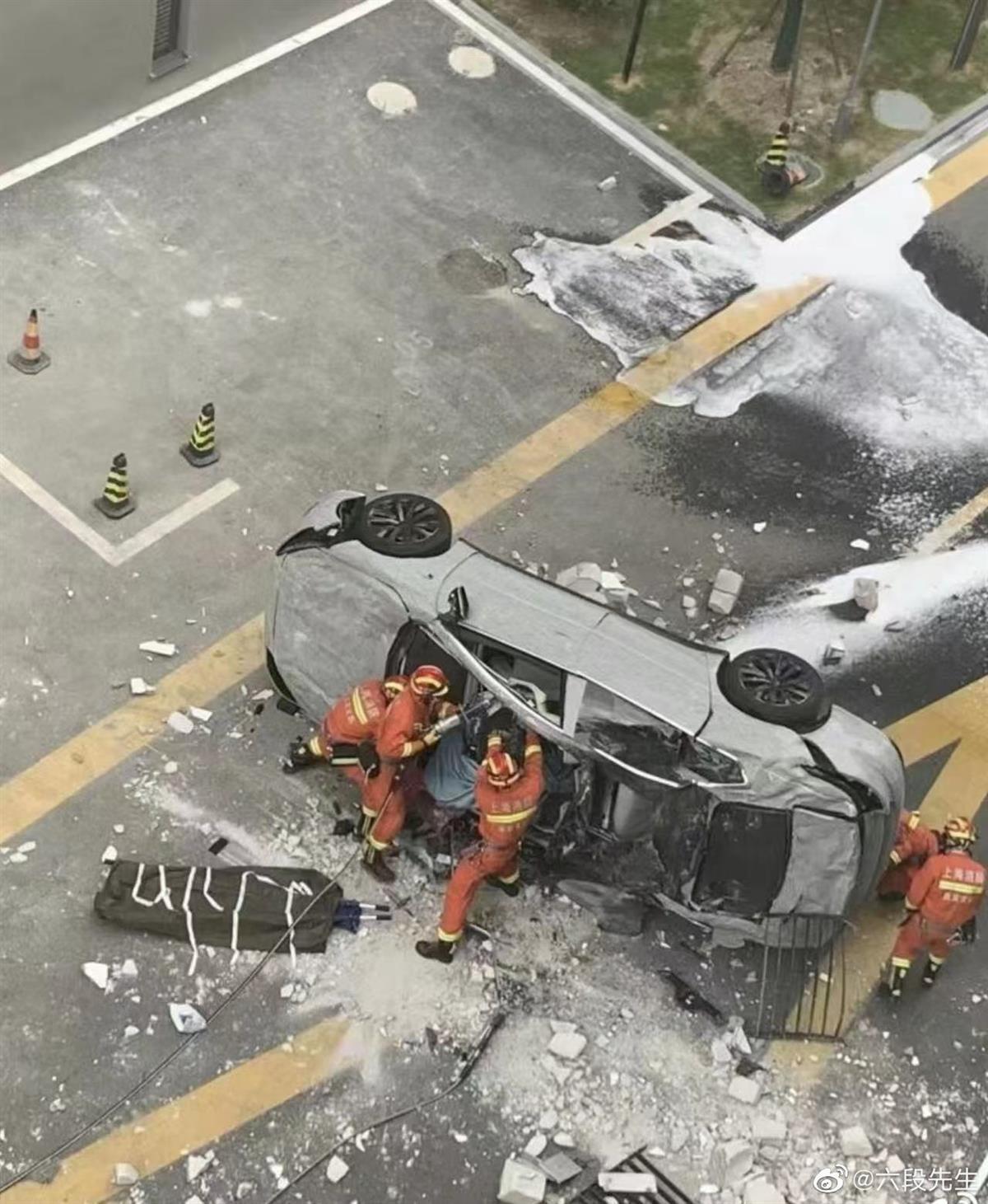 蔚来汽车坠楼事件致一死一伤是怎么回事，关于蔚来汽车撞车事件的新消息。