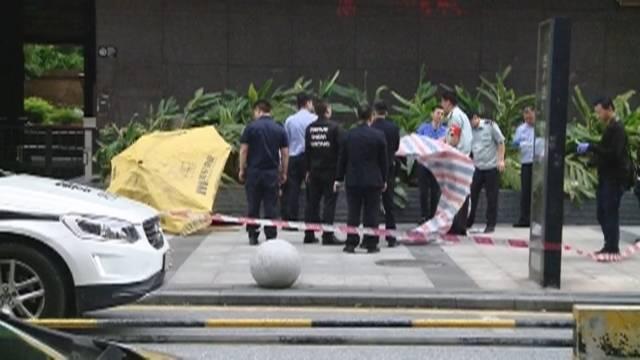 男子小区内跳楼身亡是怎么回事，关于男子跳6楼身亡的新消息。