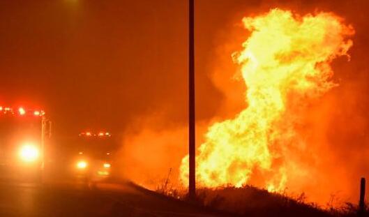美国加州爆发山火是什么情况？美国加州爆发山火原因揭秘