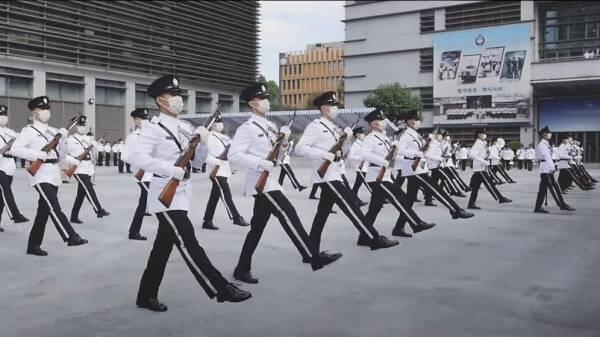 香港警察训练中式步操是怎么回事，关于香港警察培训中式步操的新消息。