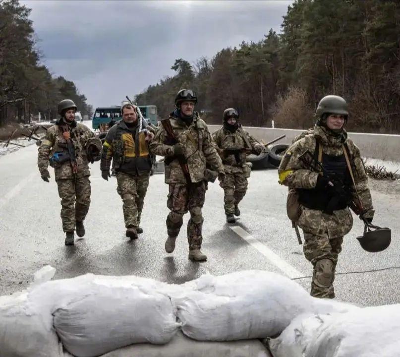 乌警告俄方要么撤退要么被摧毁是怎么回事，关于俄罗斯从俄乌边境撤军原因的新消息。
