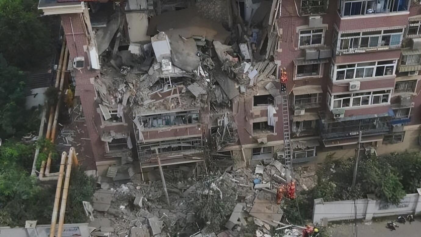 天津爆燃事故已致1死12伤是怎么回事，关于天津2015年爆炸事故的新消息。