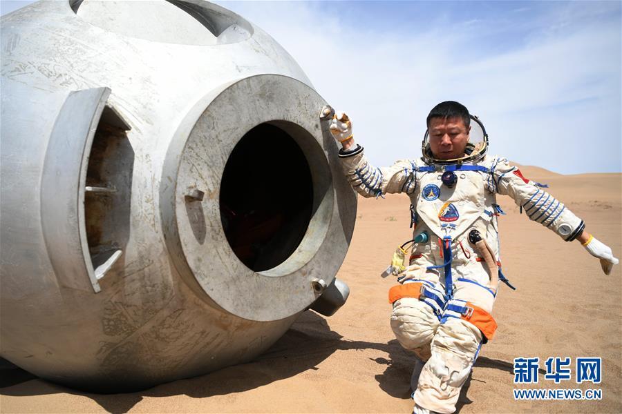 18名中国航天员正在沙漠野外生存训练是怎么回事，关于航天员在沙漠里进行野外生存训练的新消息。