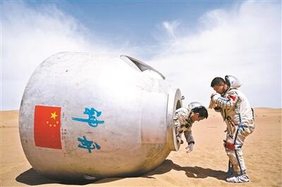 18名中国航天员正在沙漠野外生存训练是怎么回事，关于航天员在沙漠里进行野外生存训练的新消息。