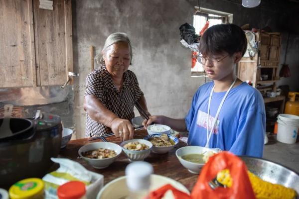 女子春节旅游躲酒店吃外卖:人太多,究竟是怎么一回事?