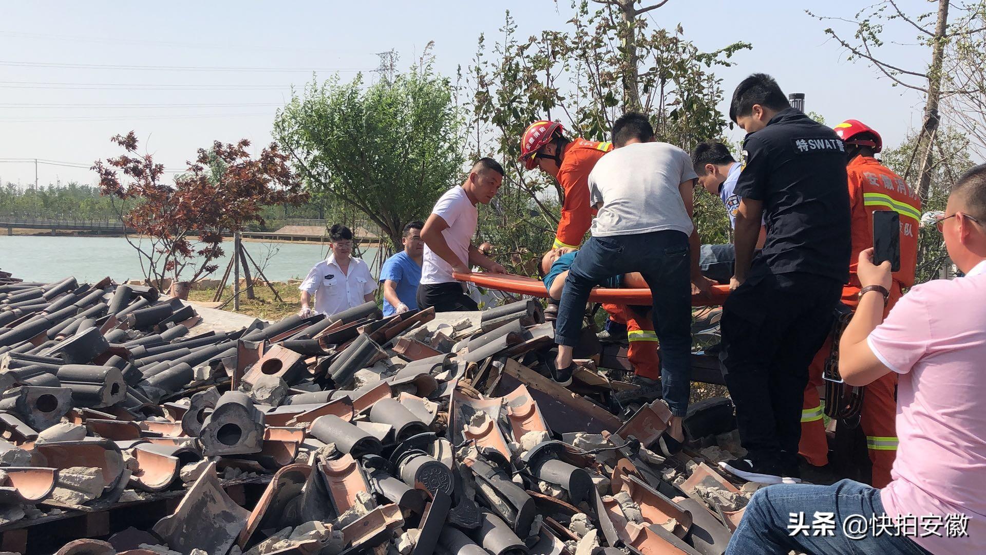 暴雨中凉亭倒塌业主避雨惨被压是怎么回事，关于凉亭倒塌事件的新消息。