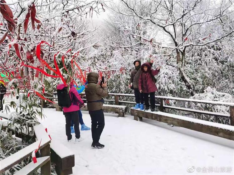直击重庆、成都下雪,究竟是怎么一回事?