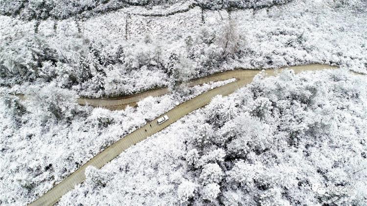 直击重庆、成都下雪,究竟是怎么一回事?