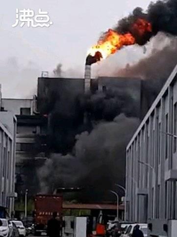 上海金山区厂房火灾导致8人失联 胜瑞电子科技失火厂房明火被扑灭