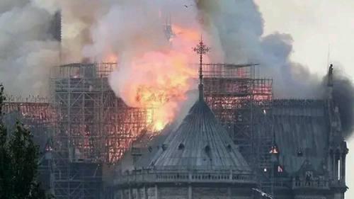 巴黎圣母院被烧了 其实也没什么
